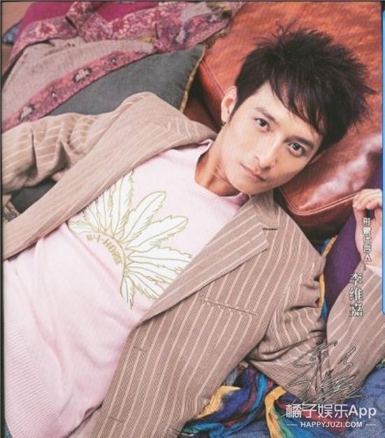 看嘉爷这年轻时候的写真，原来还是一个高冷的装酷小王子啊。