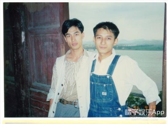 跟很多主持人一样，嘉爷也是播音科班出身，毕业于浙江传媒学院。他学习很好，高考时是以湖南专业成绩第一考入浙江传媒学院的。