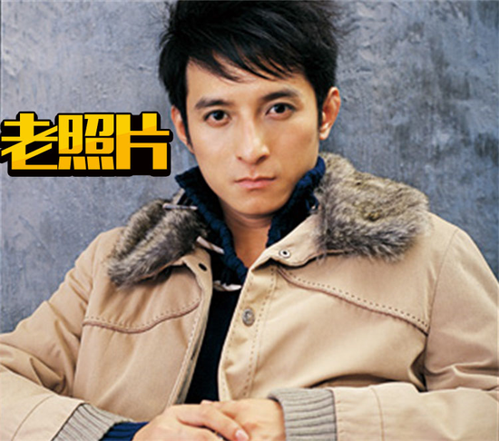 反正就是明显的感觉维嘉瘦了很多，两边的脸颊都陷下去了...