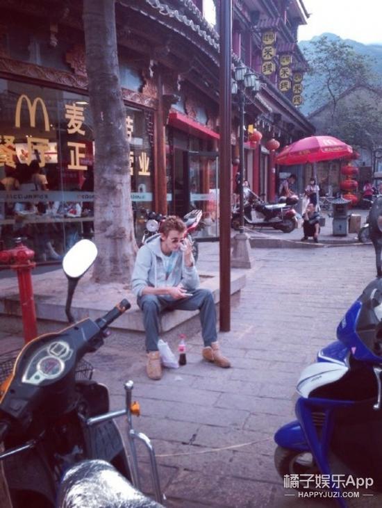 很火的欧美路人小哥哥 这颜值可以出道了