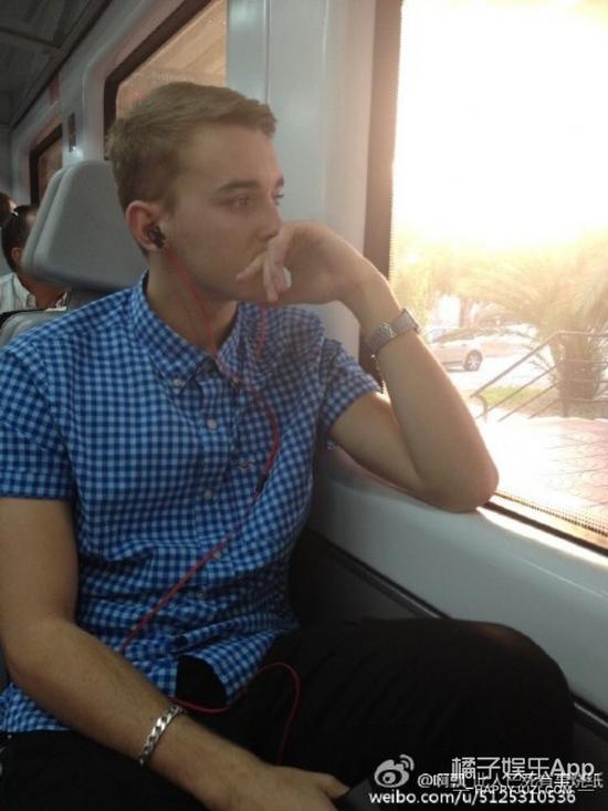 很火的欧美路人小哥哥 这颜值可以出道了