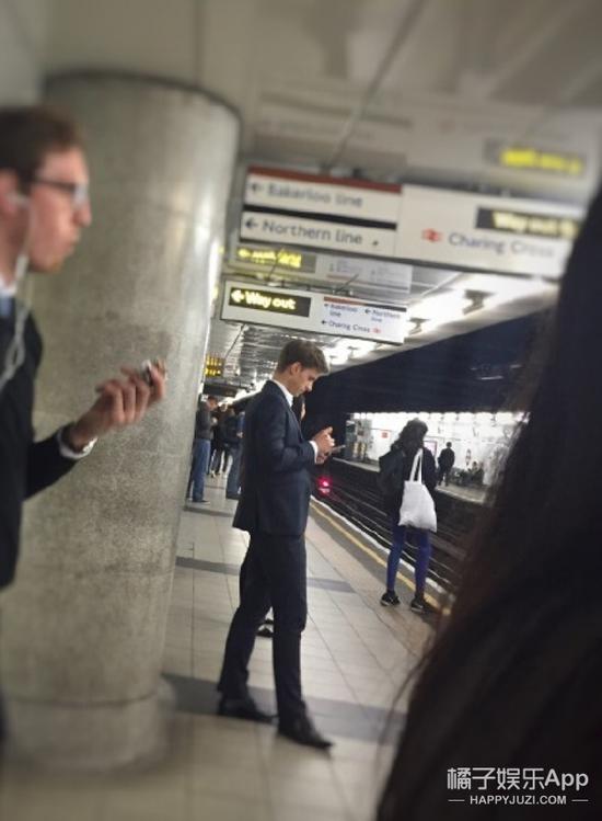 很火的欧美路人小哥哥 这颜值可以出道了