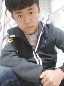 16岁男孩上传自拍照片 网友称“枣核成精了”