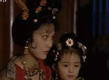 那时杨幂才4岁哦