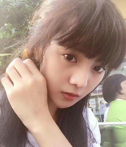 给跪了！同颜不同姓 女版鹿晗亮了
