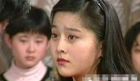 范爷的第一部作品并不是《还珠格格》的金锁哦，而是一个客串角色