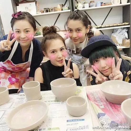 27Angelababy在养胎时期的照片，几乎都是闺蜜在社交网站发出来的。