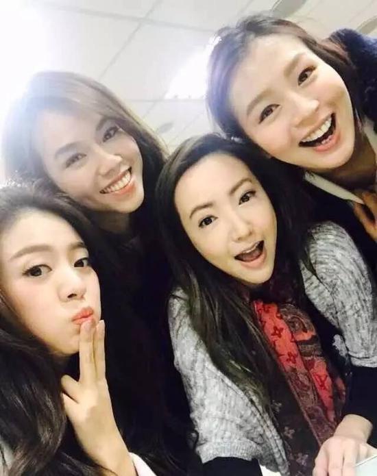 2“安氏企业”四闺密”—— 陈乔恩、刘品言、夏于乔、廖语晴全员出动