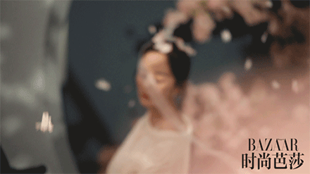 姑姑姑父@杨幂 @HERO趙又廷 拍摄封面大片的花絮曝光啦~~这是要给我们来一场《三生三世十里桃花》的番外故事咩。