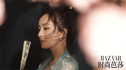 姑姑姑父@杨幂 @HERO趙又廷 拍摄封面大片的花絮曝光啦~~这是要给我们来一场《三生三世十里桃花》的番外故事咩。