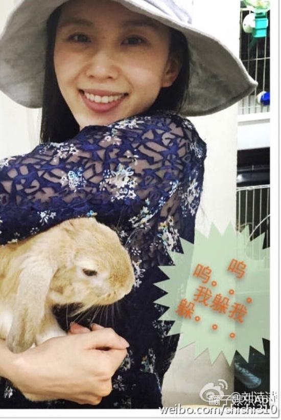 花中敢晒纯素颜还不加滤镜的不多，刘诗诗算一个，美美哒！