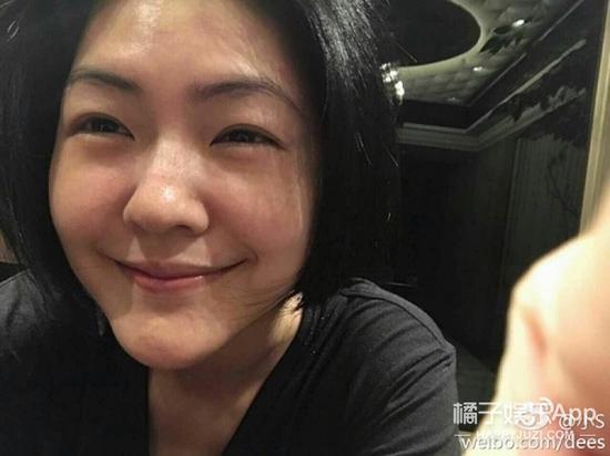 小S的自拍一向是不修图~