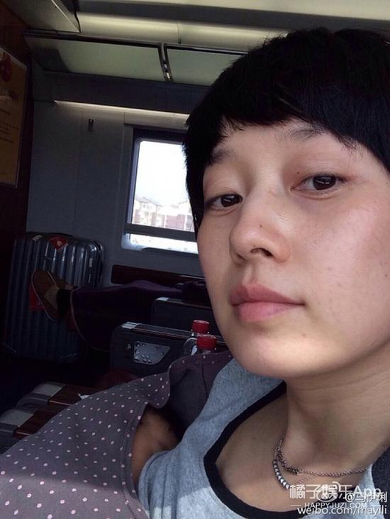 马伊琍的这张好像还在带娃呢~