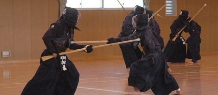 日本中学要开“拼刺刀”课