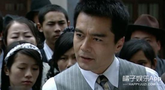 许亚军在《红海棠》中饰演了杨俊德。