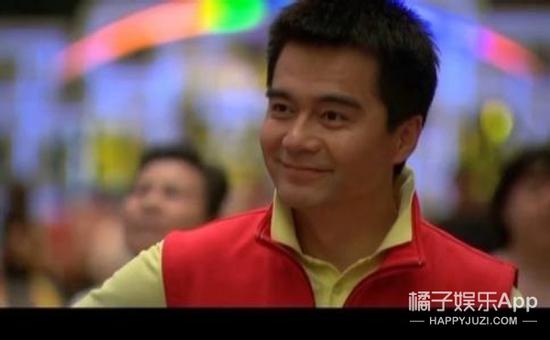 在《李春天的春天》中，许亚军饰演了一个潇洒俊朗的商界精英梁冰。