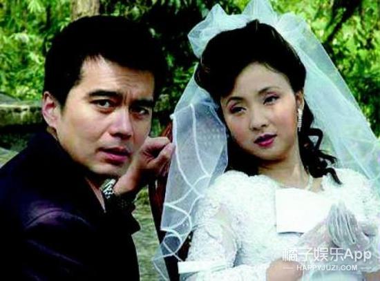 在《生命的颜色》中，许亚军饰演了贺南之，是一位艾滋病专家。