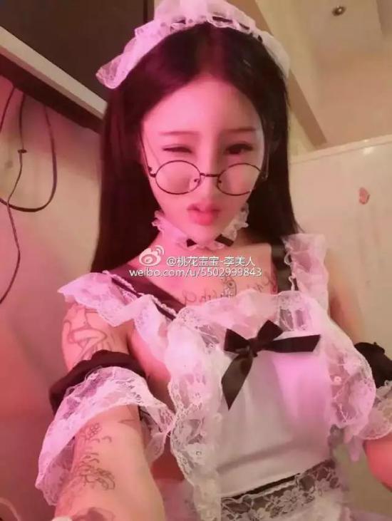 全身整容满背纹身 97年的她一月整一次成这样