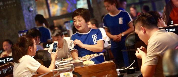 餐厅开始流行扫二维码付小费