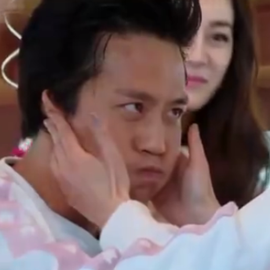 跑男邓超喷水,真是喷出了葫芦娃的境. 来自手机