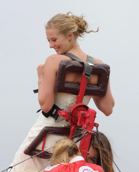 最牛新郎新娘 300多米高空办婚礼