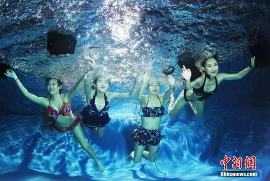 福建师范大学协和学院创业毕业照