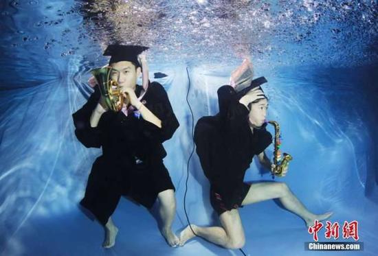 福建师范大学协和学院创业毕业照