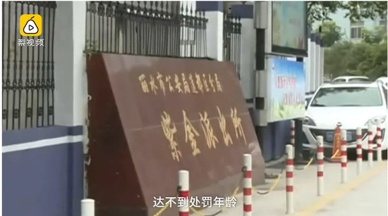 警方已经责令辍学少年的家长将他们带回去进行教育，