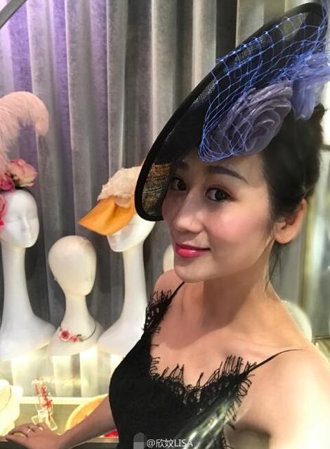 蒋丽莎自拍近照。