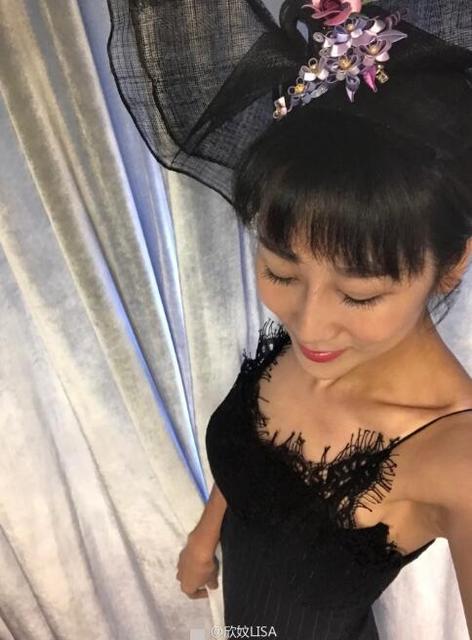 蒋丽莎自拍近照。