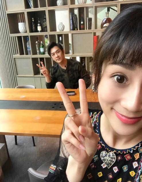 蒋丽莎与陈浩民自拍。