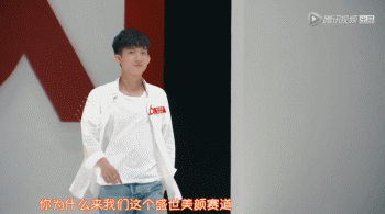 但是，里面有几个被幂姐选中通过的小哥哥，气质和颜值还真是不一般吼。来来来，一起来看看幂姐对哪一类的男生情有独钟！

首先，先来说说广西外国语学院最帅校草，扑面而来干净阳光的气息。这个男生叫张栋河，广西南宁人，1996年的。喜欢唱歌，在学校也小有名气，不光是因为长得好看，他还喜欢唱歌，是学校里的第十二届“蒙牛杯”校园十大歌手。当时杨幂的第一个问题就是问他为什么会来美颜赛道，张栋河对自己的颜值还是很有自信的。