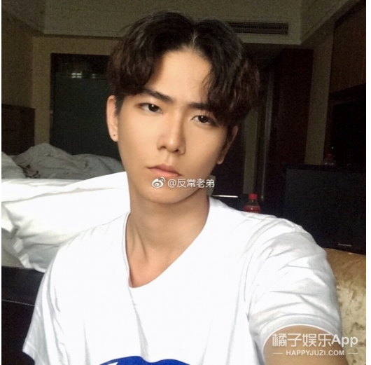 喏，长这样，当时还上了热搜第一↓但是，现场看竟然是这样的↓