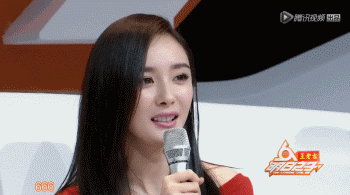 你别说，橘子君第一眼看到张栋河的时候，也是被他干净的面庞给吸引了。你别说，橘子君第一眼看到张栋河的时候，也是被他干净的面庞给吸引了。而且在幂姐夸他歌声里有故事，打动了自己的时候，张栋河还吐了吐舌头，这种害羞的小哥哥正中迷妹的心。所以，完全不用考虑啊，绝对得给他通过啊。