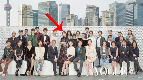 杨幂心机抢咖位？明星合照排位有故事　