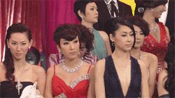 还记得当年杨怡和胡定欣那张经典的白眼图吗？