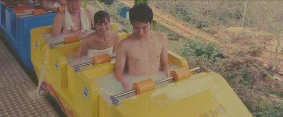 裹着浴巾玩过山车