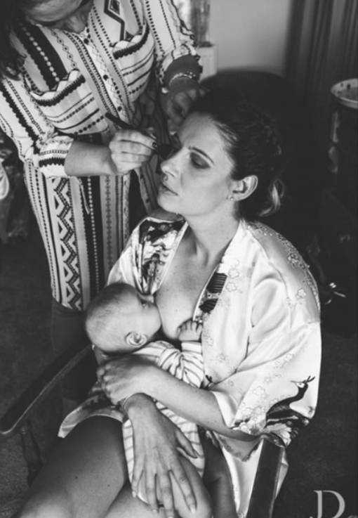 后来许多女网友也一起分享了婚礼哺乳照，让大家看到当妈妈是一件多么伟大、不容易的事！