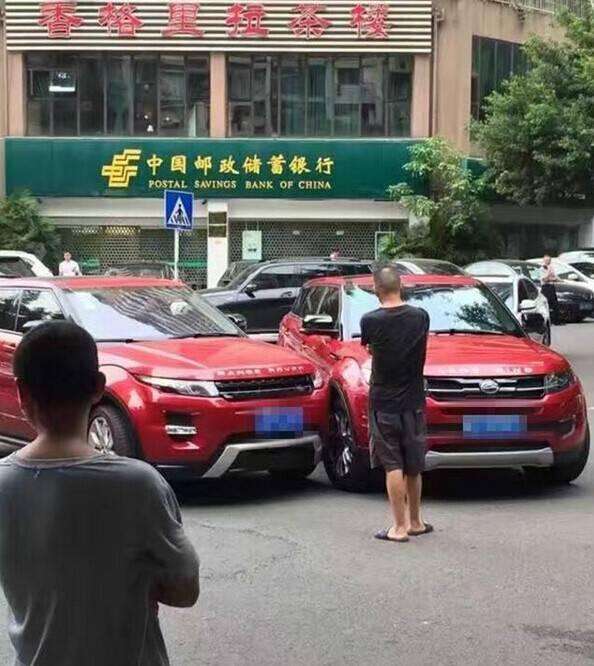 谁是真的？揽胜极光街头与陆风X7相撞