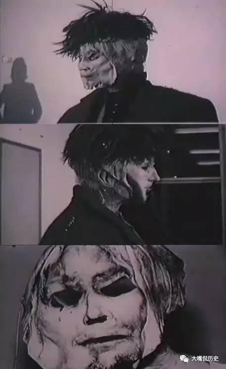 照片中的蒙面男子被人称为“泽西野兽”，他专门在夜里将熟睡中的孩童杀害，做为供品供奉他的神——撒旦。十多年来都没有人抓到他，等到他落网后，人们才得知这位“泽西野兽”平时文质彬彬的，还有一个美满的家庭。这种变态杀手最令人恐惧了。