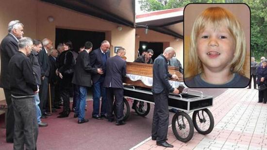 孩子失足跌落山下 父亲整理遗物发现心碎真相