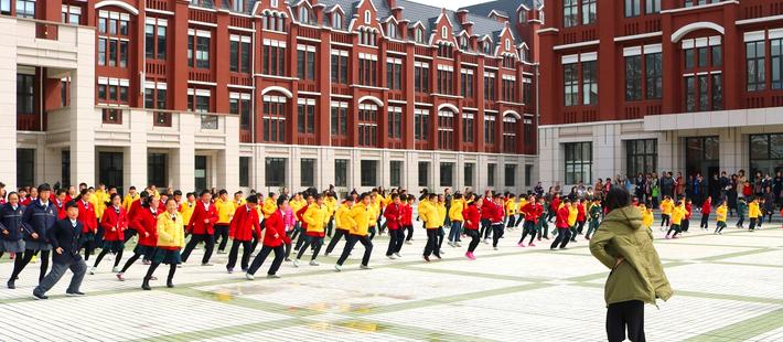 争议国际学校：15万也难上学