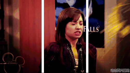 讲真，刚才说的喷雪花不算是最过分的，更可恨的是扔鸡蛋!