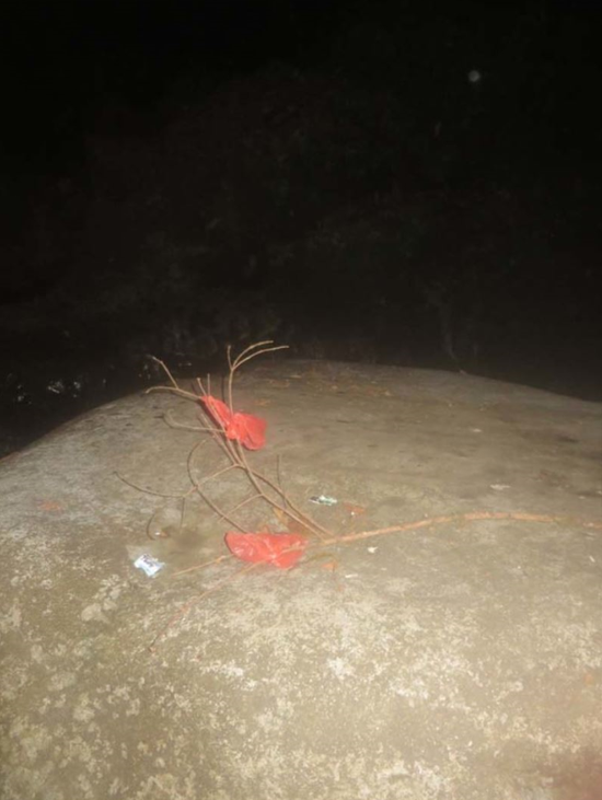 这张照片拍摄于两人失踪后 当时绝大部分照片都是全黑