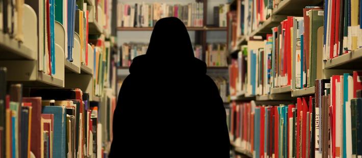 揭秘：研究生考试非法获密案