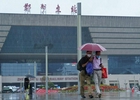 暴雨中的郑州东站