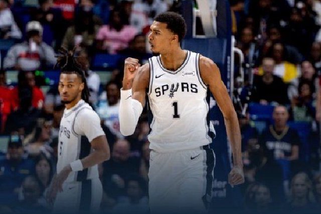 马刺轻取猛龙迎开季4连胜！文班24+15 卡斯尔22+5 巴雷特25分