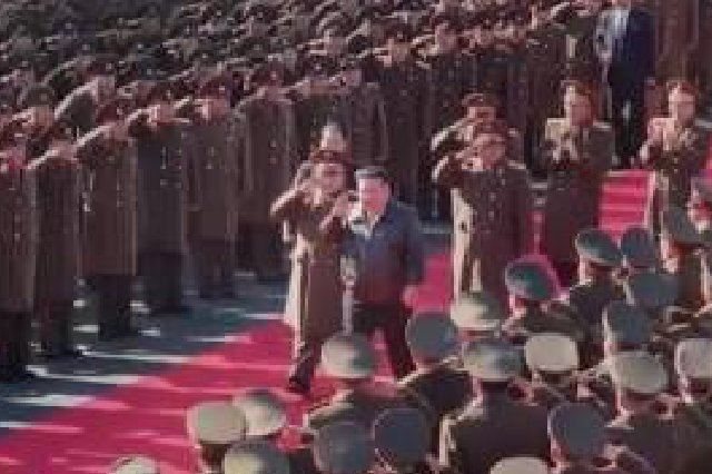 金正恩视察第十一军：打造令敌人闻风丧胆的军队