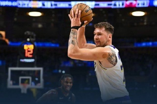 湖人浇灭热火迎3连胜 东契奇三双 里夫斯26+11 哈克斯31+8