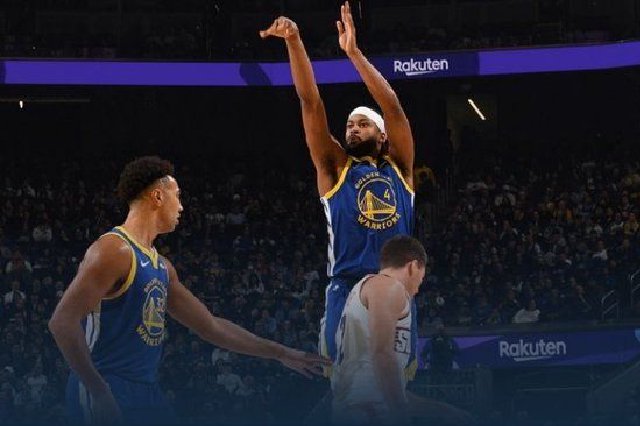 勇士拒绝太阳逆转 库里28分 穆迪24分 布克空砍38分